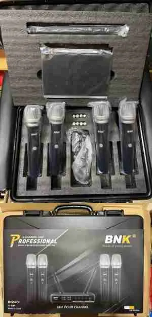 BNK BK240 4 professional wireless microphones 4 Channel UHF- Provides clear and reliable audio transmission for events, performances, meetings, and professional sound applications - Image 2