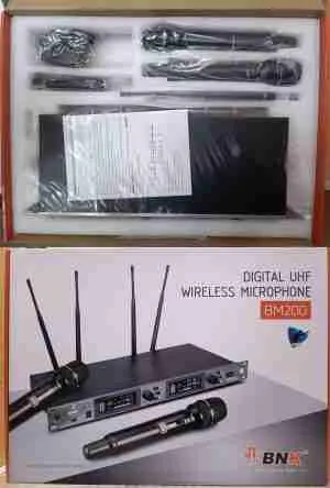 BNK BM200 Wireless Microphone- Provides clear and stable audio transmission, making it ideal for presentations, interviews, and content creation