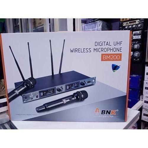 BNK BM200 Wireless Microphone- Provides clear and stable audio transmission, making it ideal for presentations, interviews, and content creation - Image 2