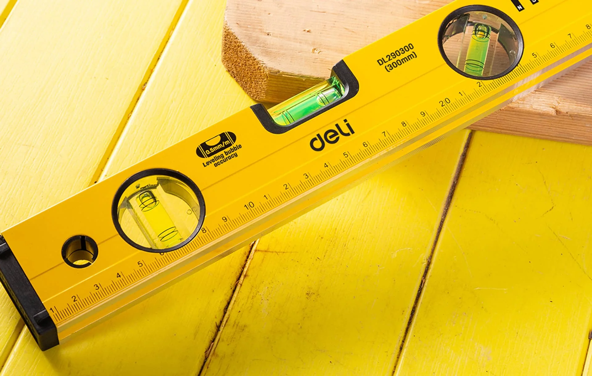 Deli EDL290300 30cm Spirit Level – 3-Piece Heavy Duty Professional Square Spirit Bulb Set for Workshop, Construction, Carpentry, and Industrial Precision Measurement - Image 3