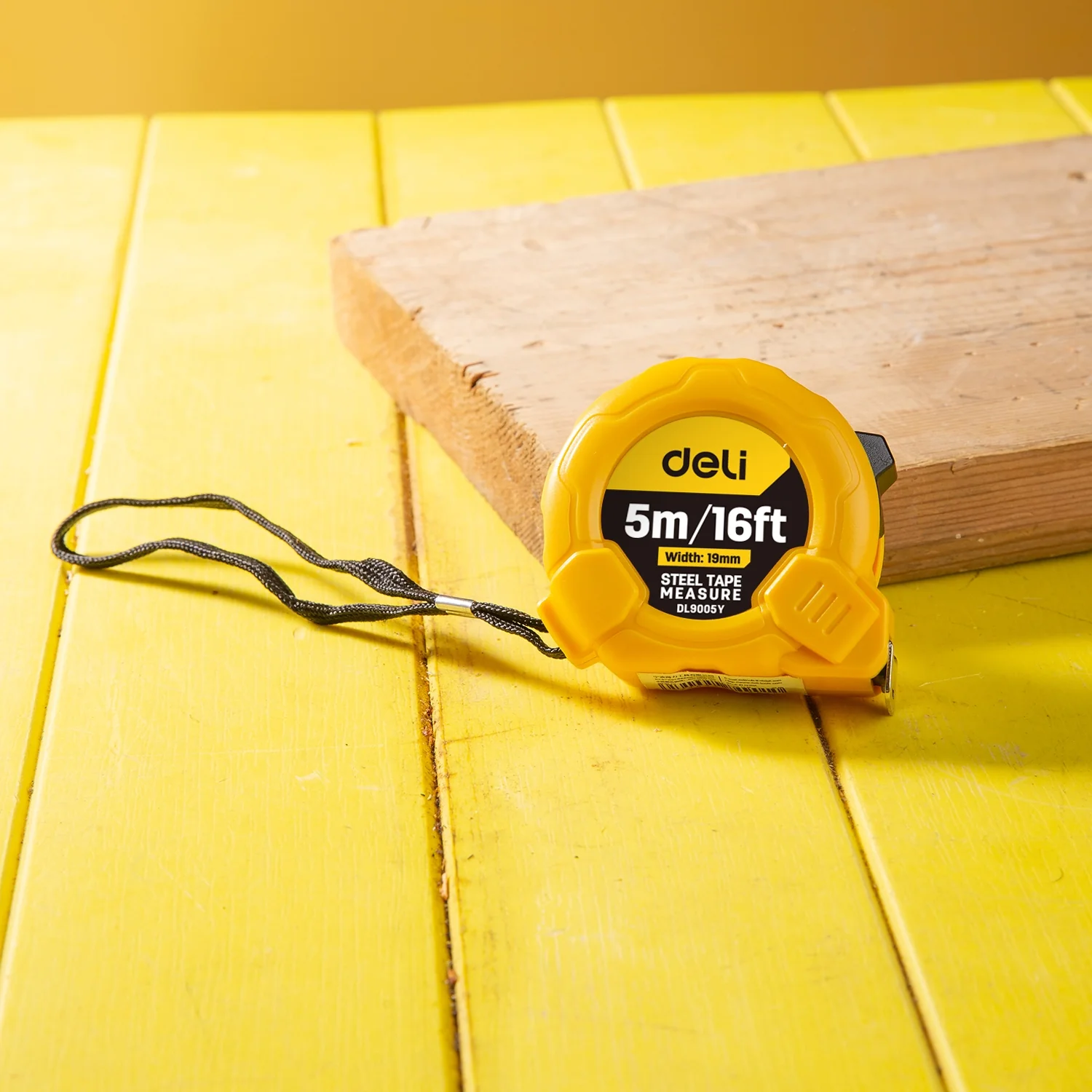 Deli EDL9005Y 5m x 16mm Steel Measuring Tape – Heavy Duty Professional One-Button Tape with Metric and Inch Markings for Workshop, Construction, and Industrial Applications - Image 2