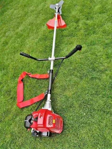 Pineyoung PY-6900 Gasoline Grass Trimmer – 1250W 255mm Heavy-Duty Brush Cutter for Lawn Care