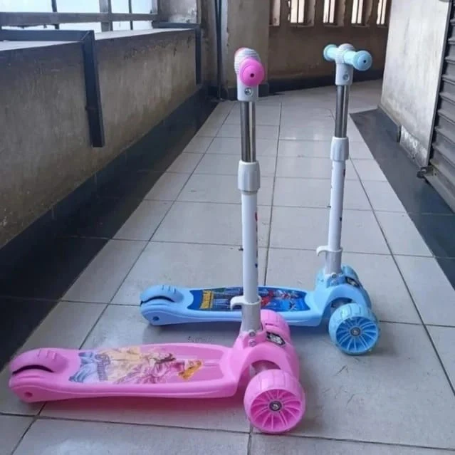 Scooter for Kids Toddlers - 3-wheel, Adjustable Height, Steering Lock - Image 2