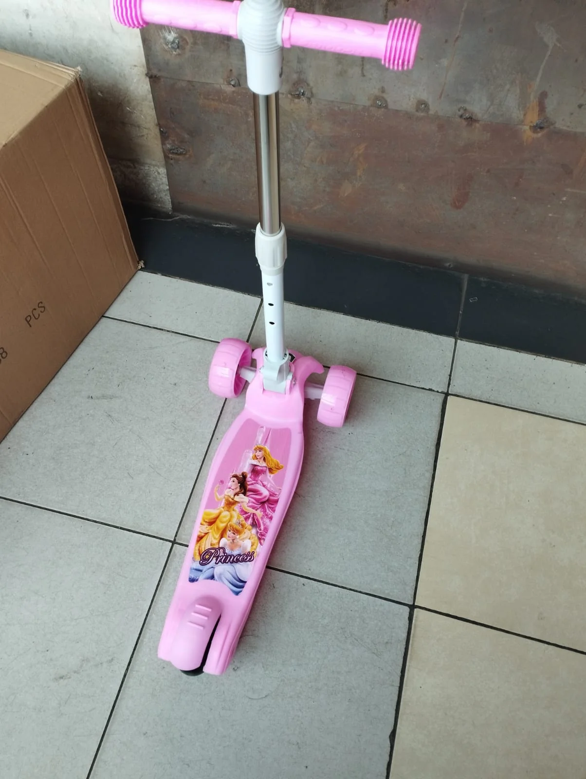 Scooter for Kids Toddlers - 3-wheel, Adjustable Height, Steering Lock - Image 3