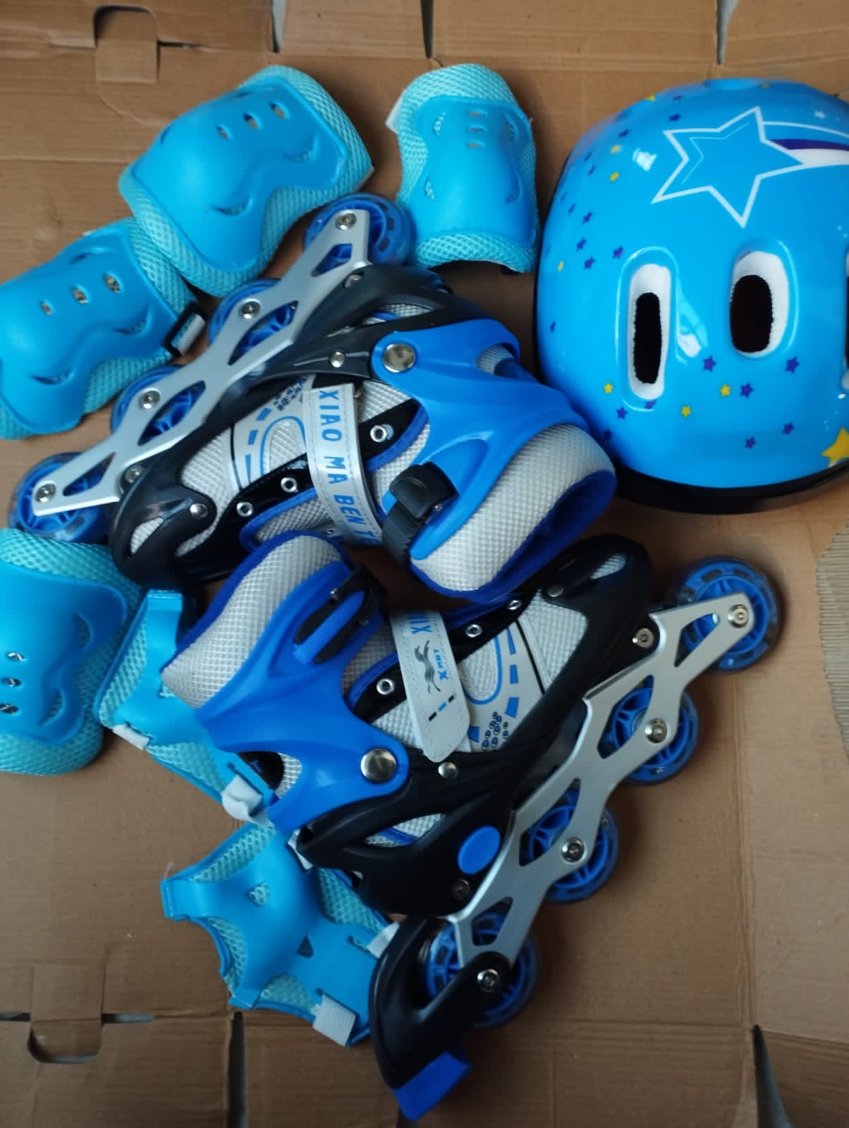 Skating Full Set; skating shoes, helmet, and guard kit for Kids Toddlers -Adjustable skater roller shoes Protective Gear Full Set - Image 6