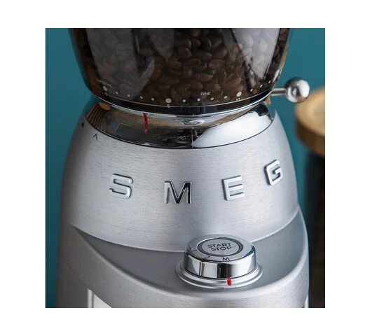 SMEG CGF02SSUK 150W Aluminium Coffee Grinder – Powerful & Durable Coffee Grinder for Home Use - Image 4