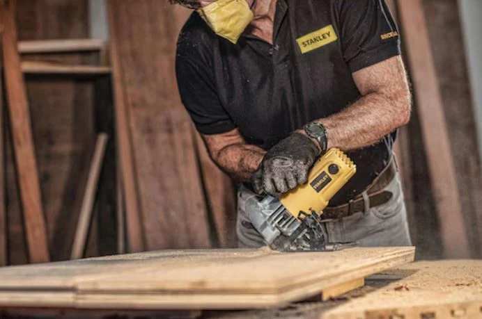 Stanley SC16-B5 1600W Circular Saw 190mm – High Power Wood Cutting Saw for Carpentry & Construction - Image 2