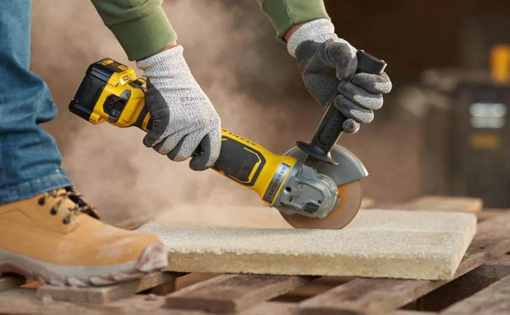 Stanley SFMCG700B-XJ 20V FATMAX Brushless Cordless Angle Grinder 125mm – Tool Only - Image 3