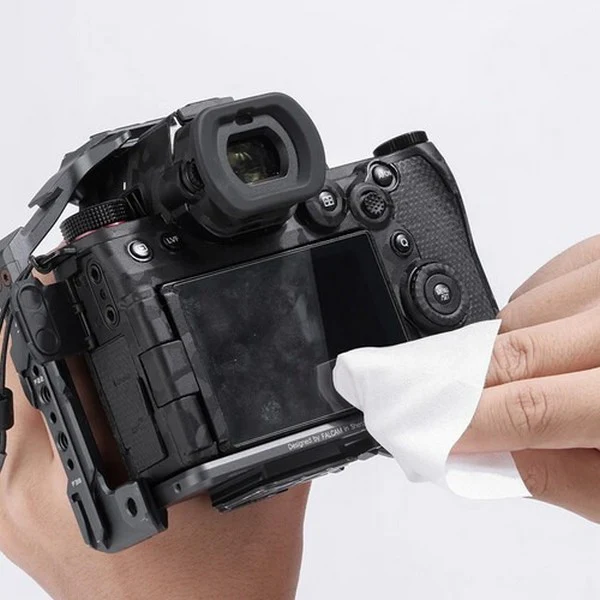 Ulanzi CO26 Camera Cleaning Kit for APS-C Cameras – Essential kit for keeping camera lenses and sensors clean for clear image quality - Image 3